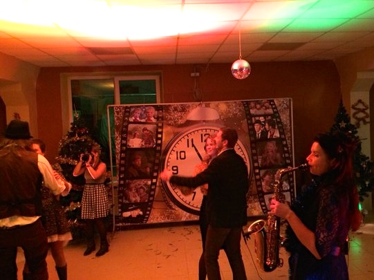 Саксофон на новогодней вечеринке